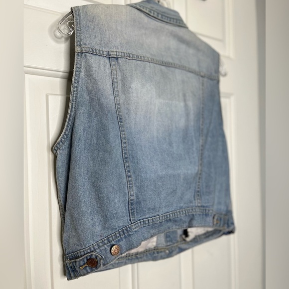 H&M Divided Distressed Denim Vest 14 - Picture 8 of 14